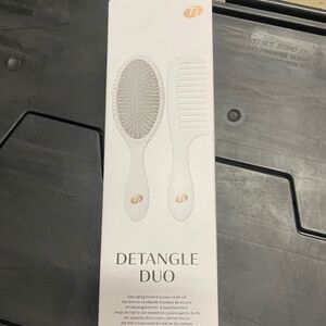 T3 - DETANGLE DUO Brush / Comb Set - NWT